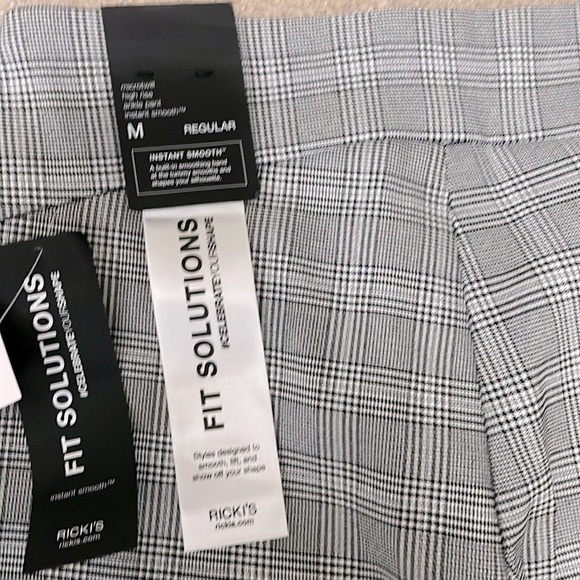 Ricki's SKINNY CAPRI IN MICROTWILL sz medium nwt - Picture 6 of 7